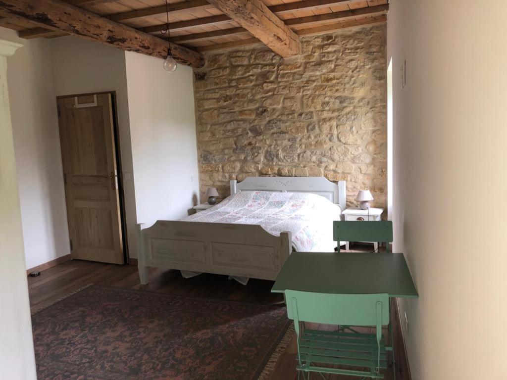Chambre Du Tilleul - Charme, Confort Et Piscine Sigonce Exterior photo